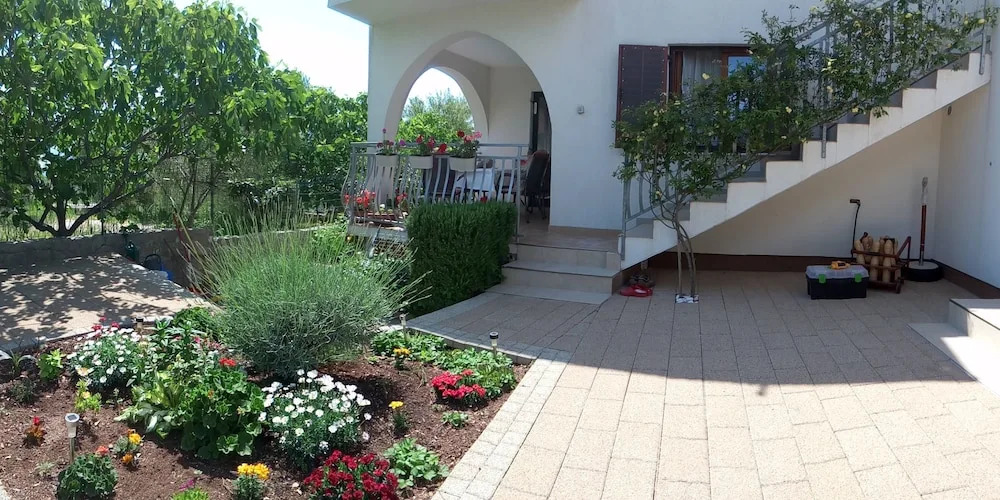 Apartments Villa Flora