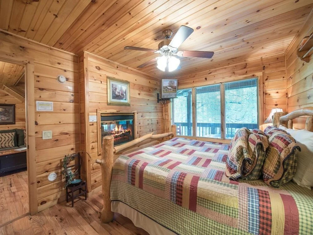 Simple Pleasures 1 Bedroom Home with Hot Tub
