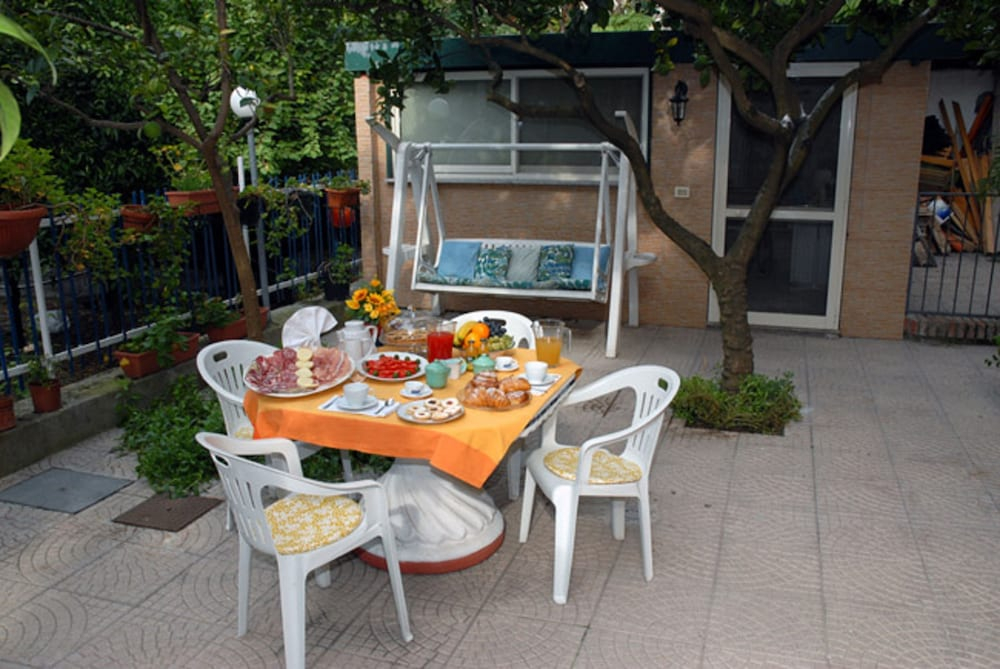 Bed & Breakfast Villa Mena