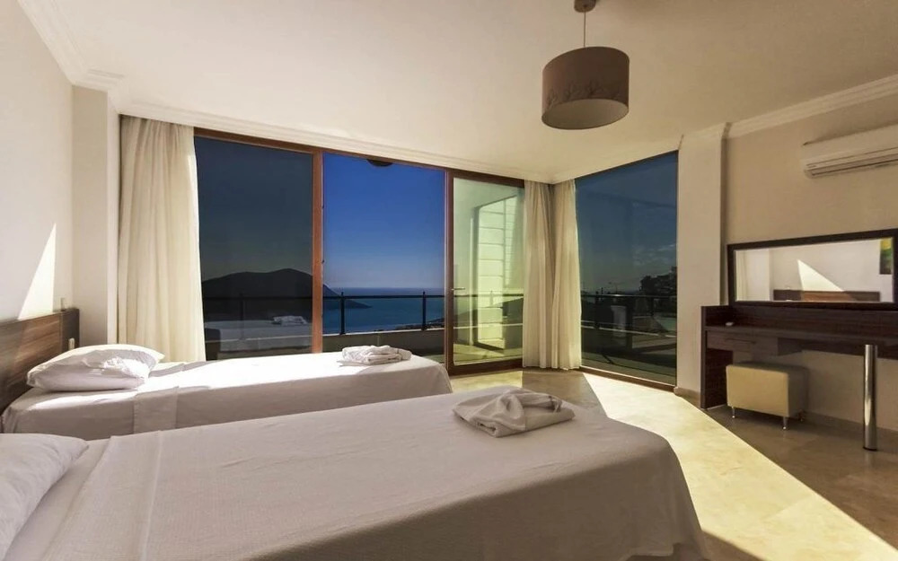 Villa West 2