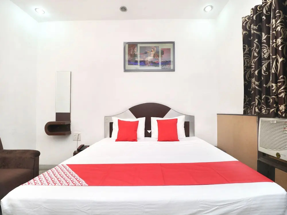 OYO 14985 Hotel S K