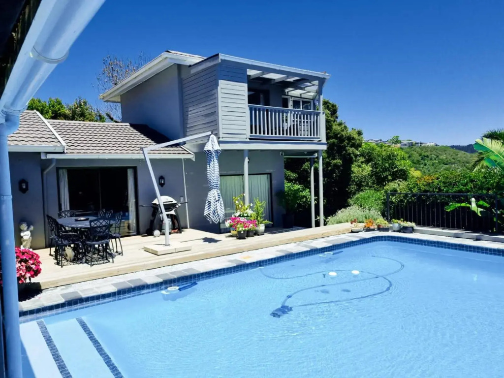 Modern Solar powered 1 bed studio apartment with amazing views