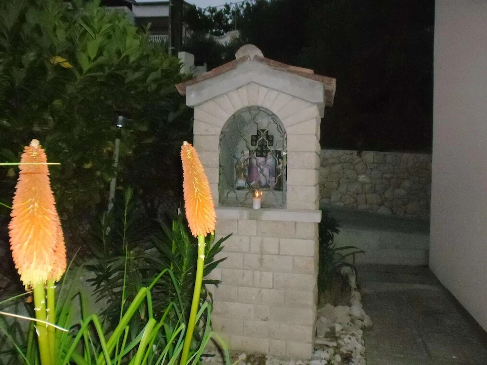 Two-Bedroom Apartment in Banjol
