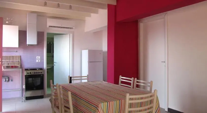 Comeinsicily - Les Roches Noires