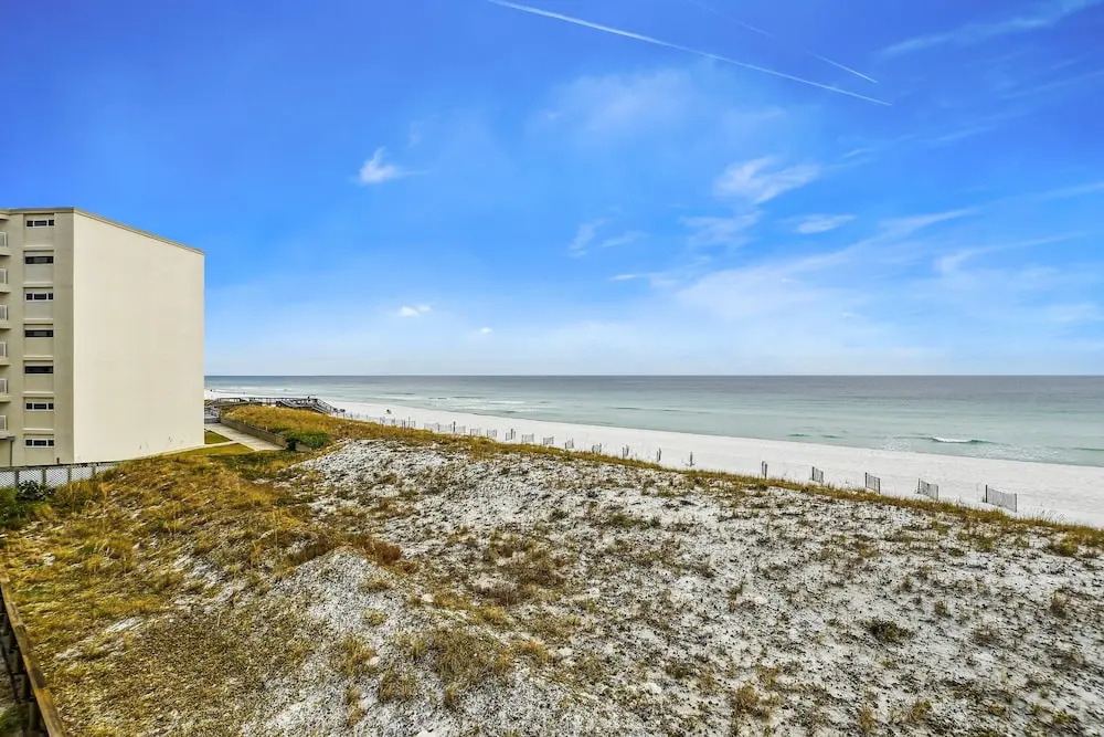 Inlet Reef 204 2 Bedroom Condo by RedAwning