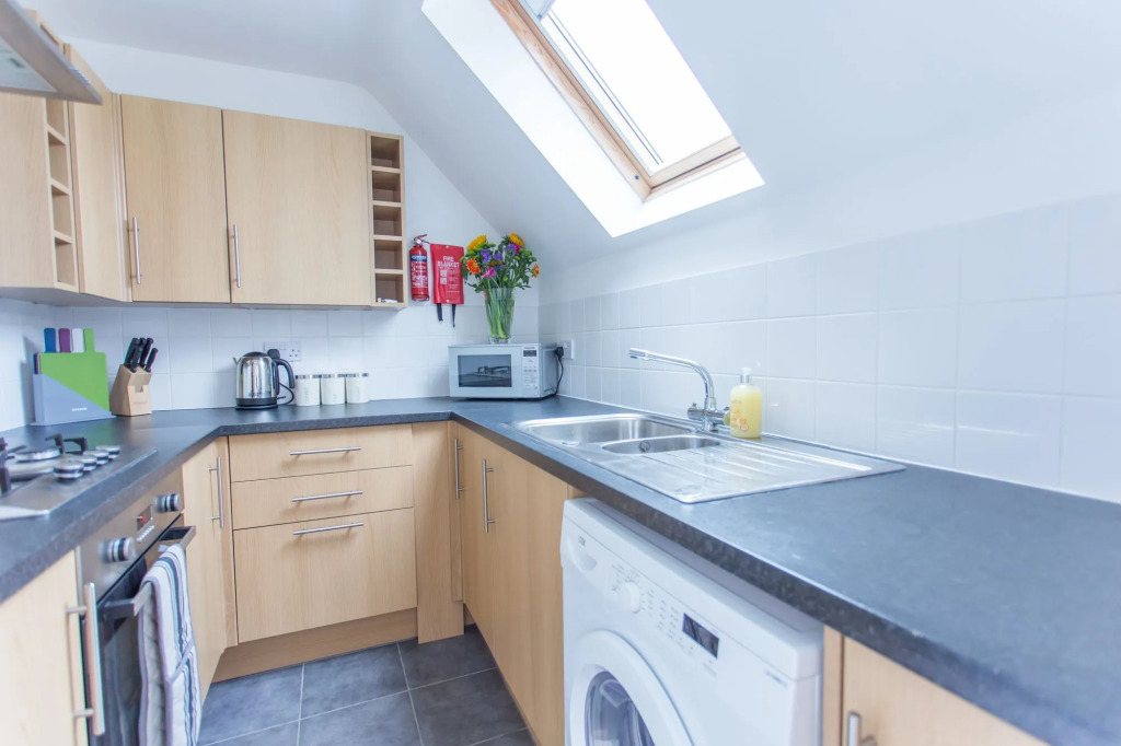 Bright 2 Bed Apartments in Marston Oxford, Free Parking, OX3 Near John Radcliffe Hospitals & University Parks