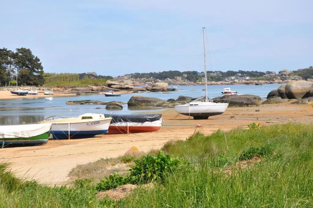 Maison neuve de plain-pied à 100m de la mer et 200m du Coz-Pors à TREGASTEL - Ref 71