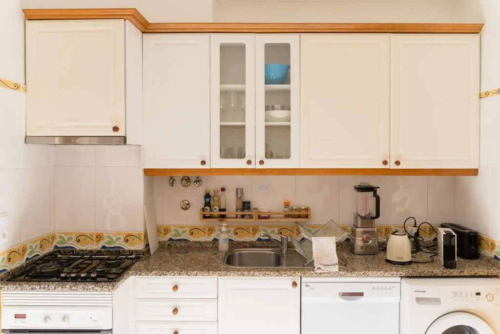 Luxury & Sunny Apartment in Arroios with AC and Fast Wi-Fi