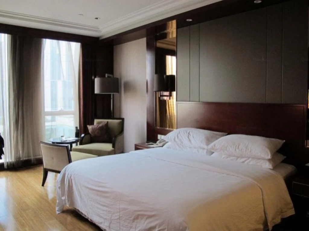 Golden Eagle Summit Hotel