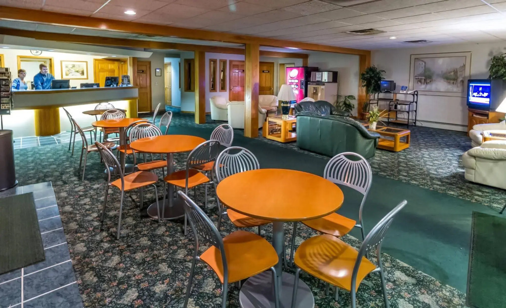 Terrace Bay Hotel - Lakefront