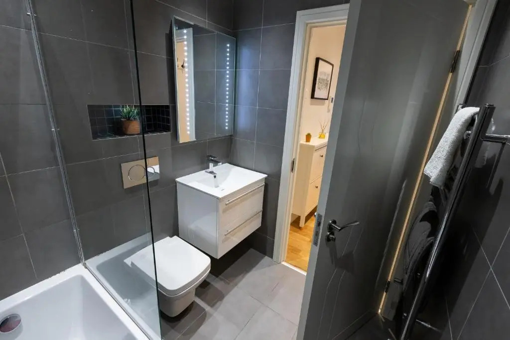 Thorpe Road 1 Bed Apartment with Parking