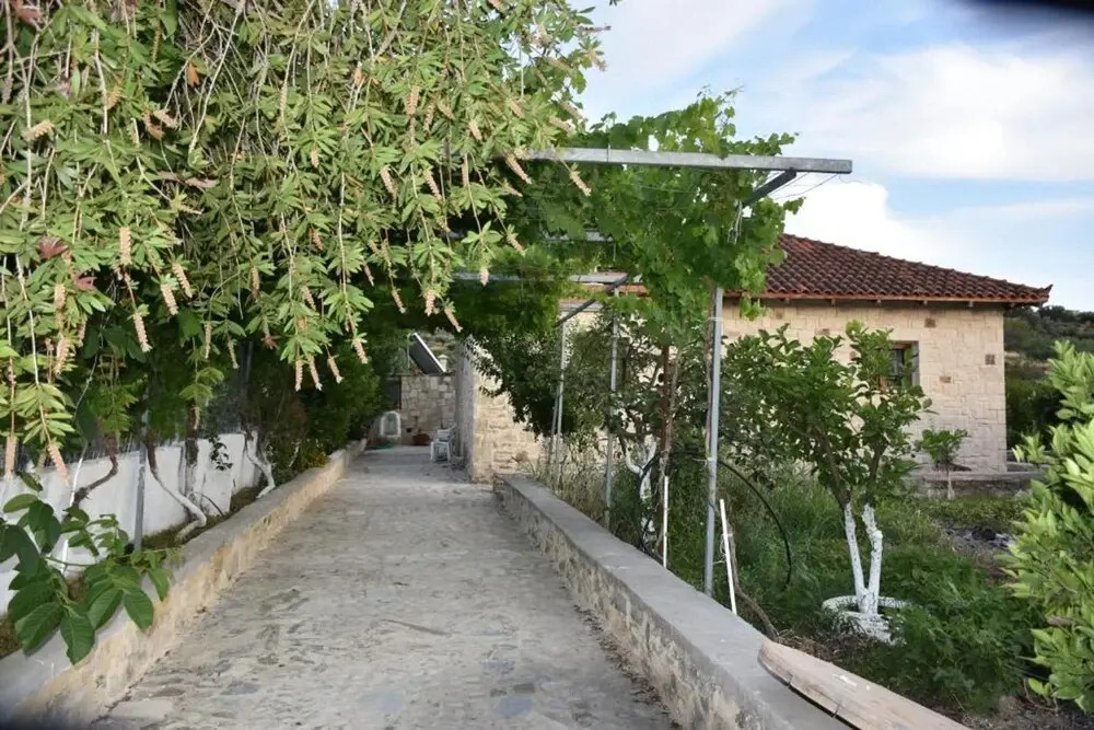 Zaros Traditional House - Private Hot Tub Retreat