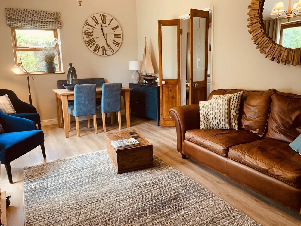 Vineyard Cottage Sleeps 4 with Garden