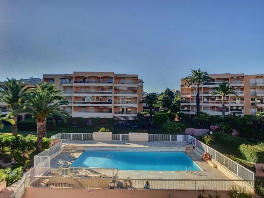 T1, Central Park, climatisation, piscine, parking privé