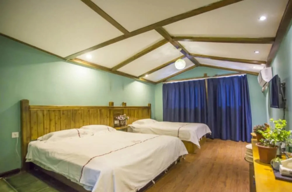 Zhangjiajie April Day Hostel
