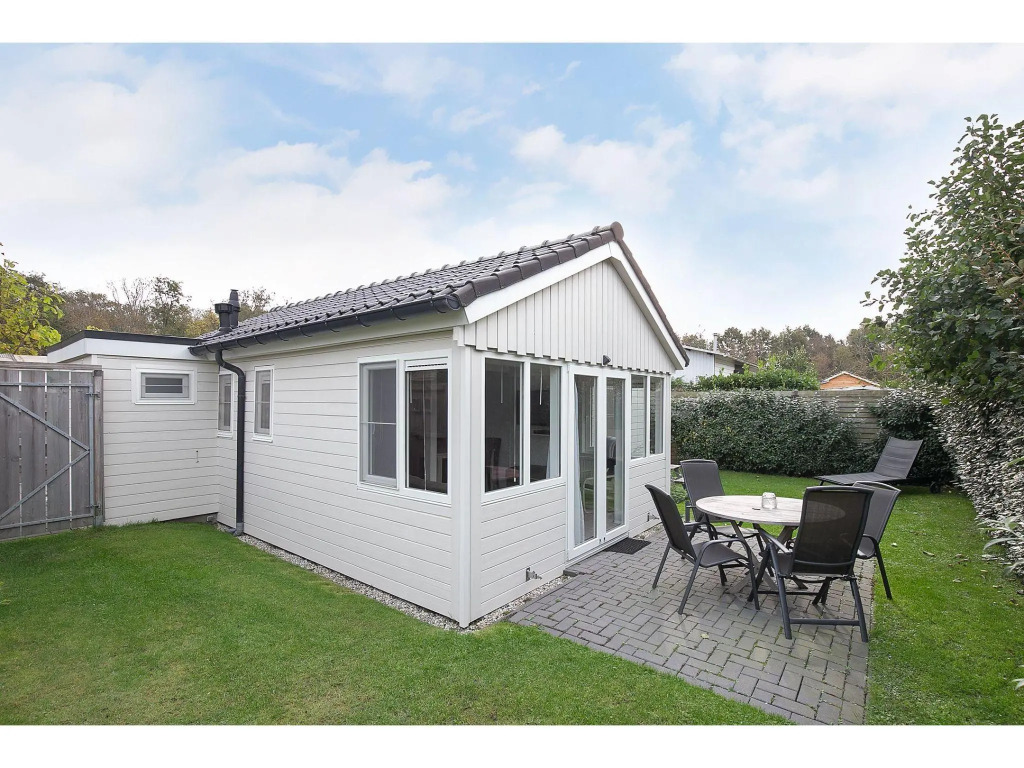 Charming holiday home in Oostkapelle close to the beach and forest