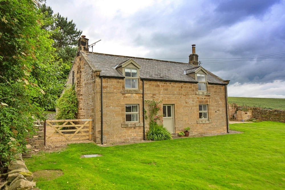 Pet-friendly Cottage in Belsay, No Deposit