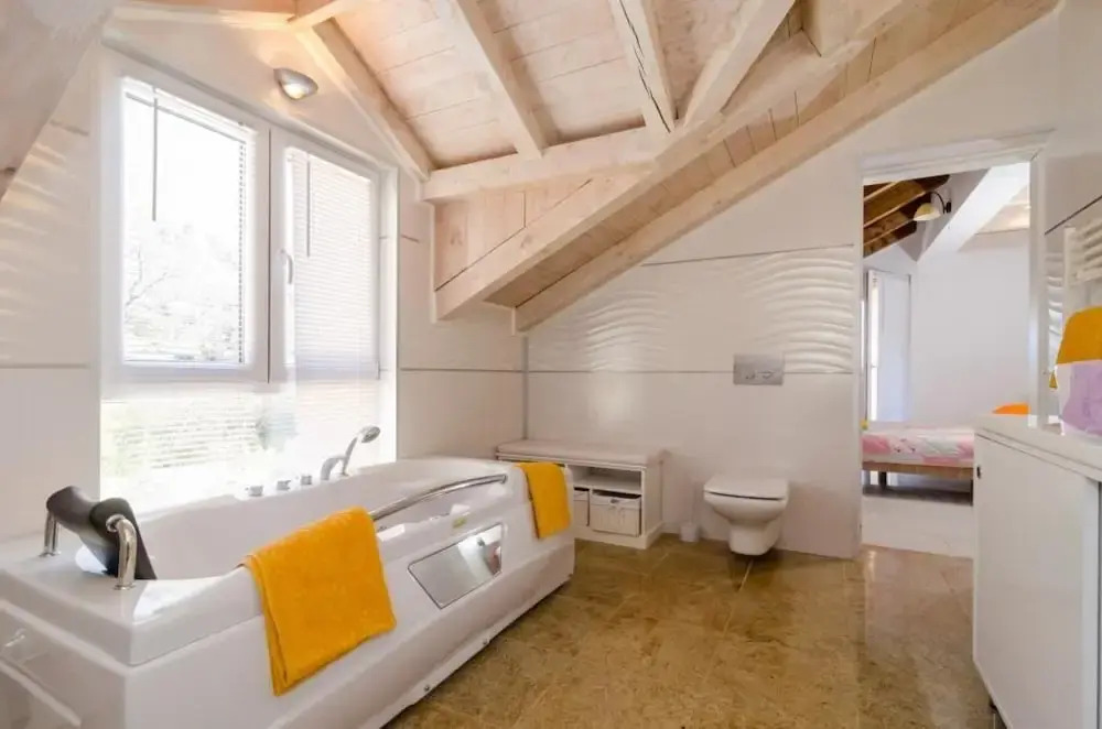 Villa Avoca - Four Bedroom Apartment With Two Balconies and Swimming Pool ID Direct Booker 2124
