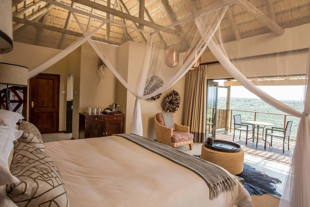 Umzolozolo Private Safari Lodge & Spa