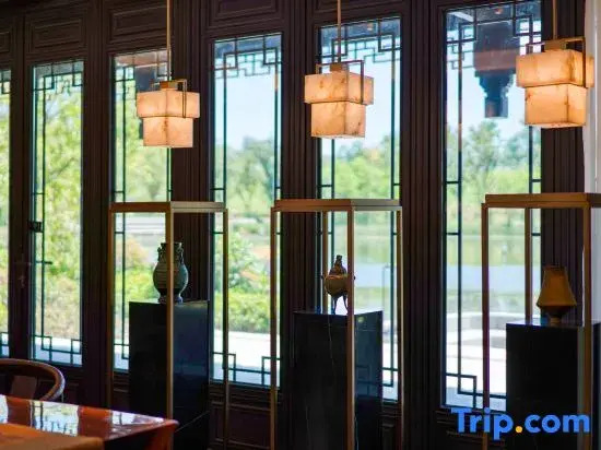 Mountain Lake Hotel in Haining