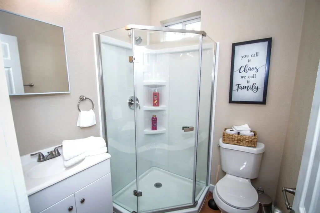 Douglas Way Remodeled House Near Downtown 1BA/1BA