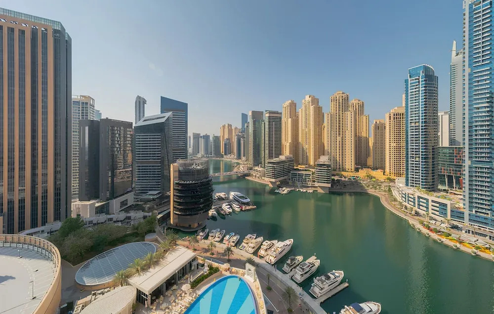 Chic 1BR in Dubai Marina w Direct Mall Access