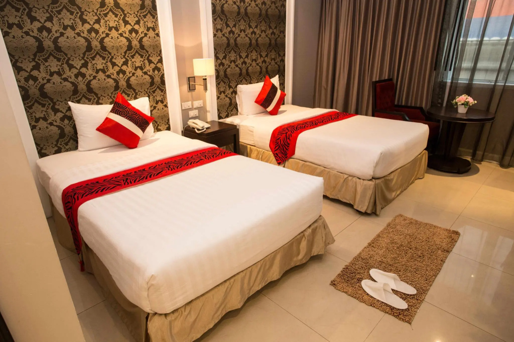 Hope Land Hotel 46/1