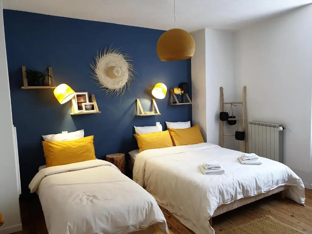 Chambres dHôtes et Gîtes- LAbri sous Roche