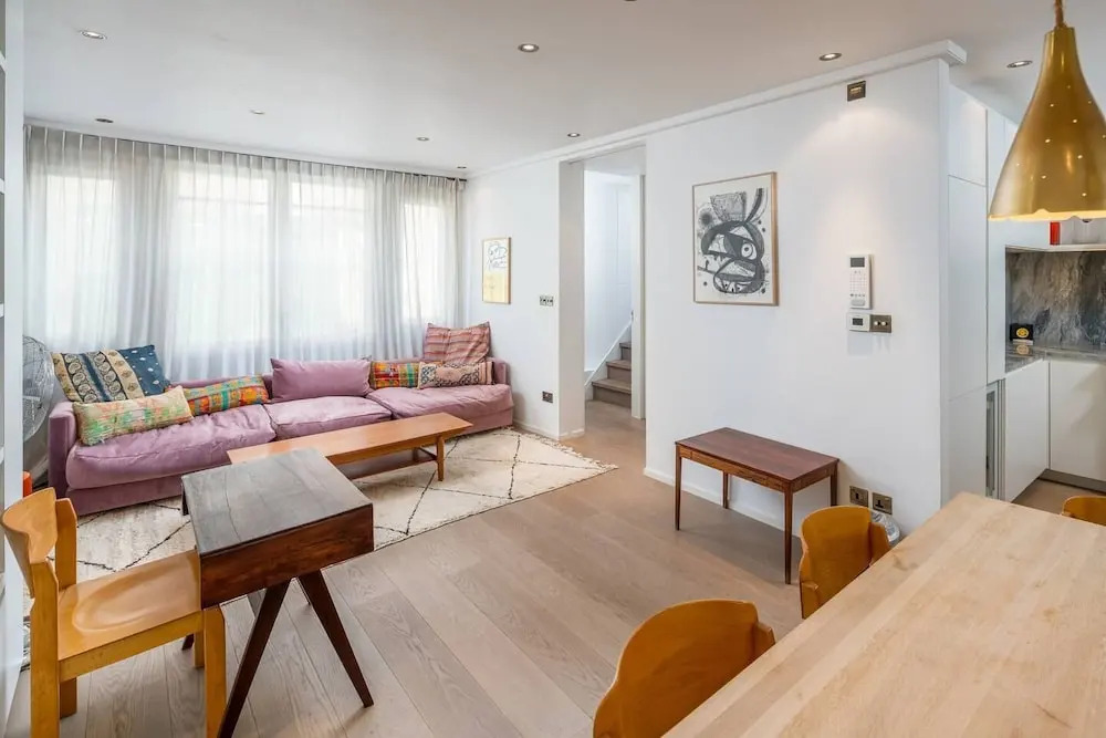 Airy and Bright 4 bed house near Hyde Park