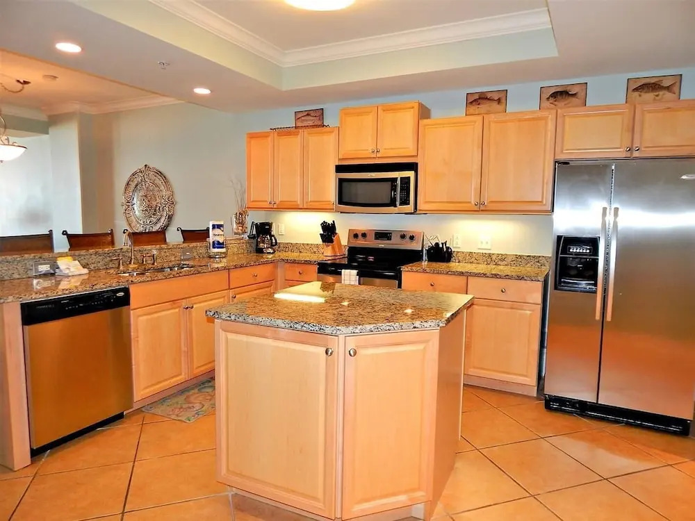714 Holiday Isle 714 - Shangri La 3 Bedroom Condo