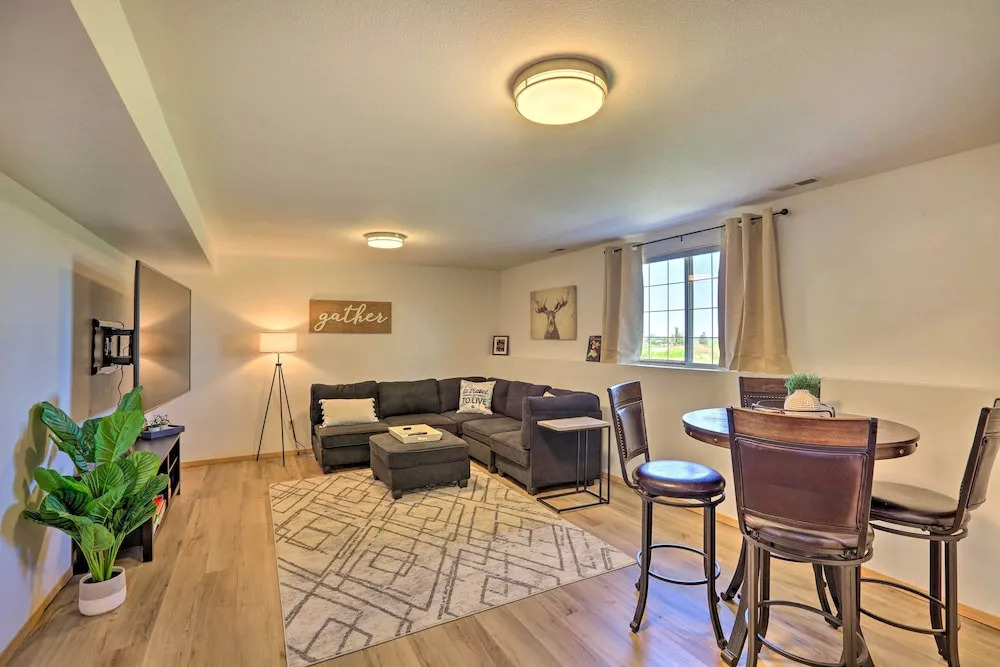 Red Lodge Townhome w/ Hot Tub & Mountain Views!