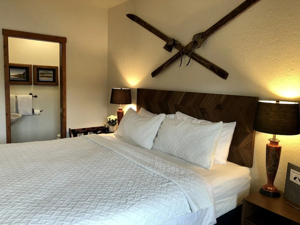 A Bear and Bison Country Inn
