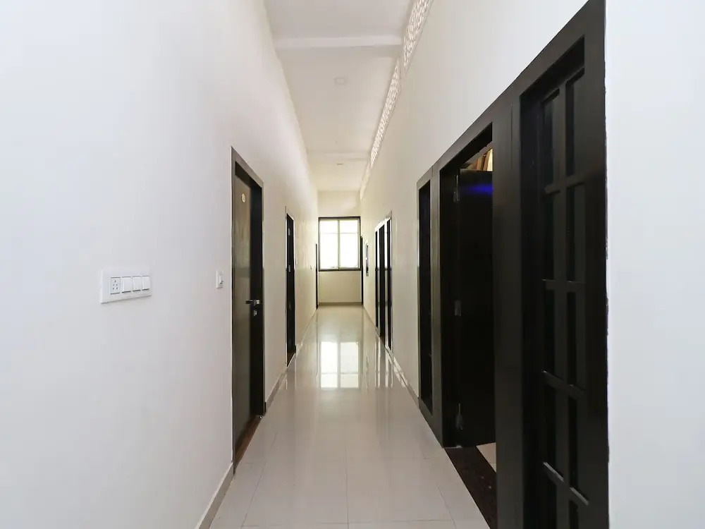 OYO 11878 Hotel De DS Plaza