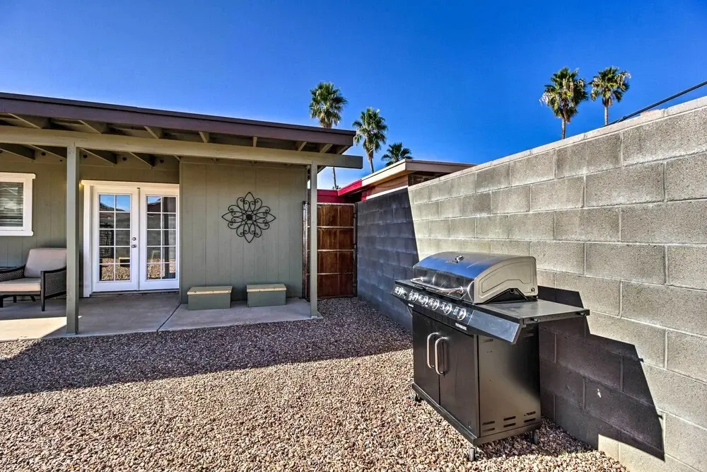 Private Yard! Pet-Friendly Tucson Getaway