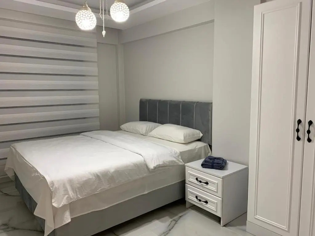 Villa Vadi-Isıtmalı havuzlu-Şömineli-Kış bahçeli-Tamamen Müstakil