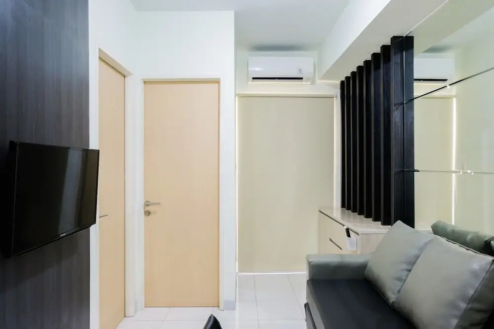 Luxurious and Convenient 2BR Ayodhya Apartment By Travelio