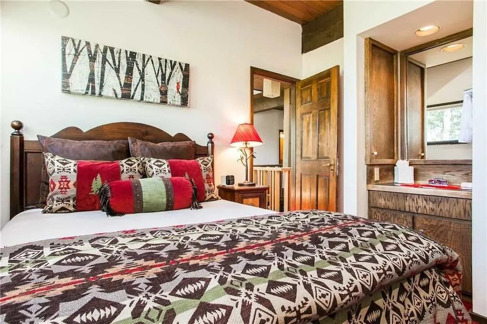 Black Bear Lodge - 5 Bedrooms Home