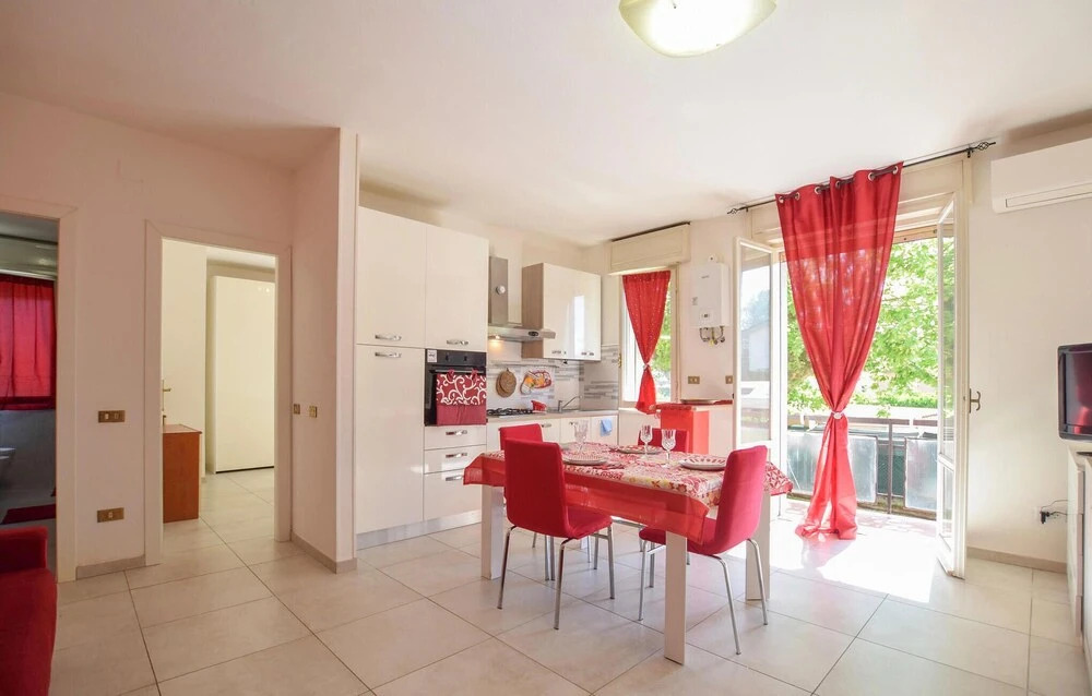 Awesome Apartment in Marina di Massa With 1 Bedrooms