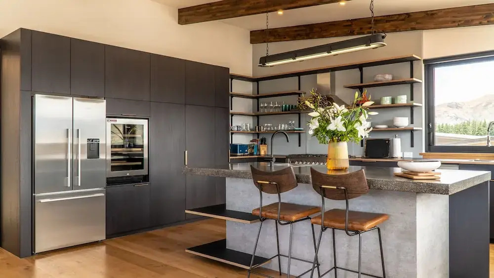 Farrant Drive - Sleeps 8 - Lake & mountain views - Modern & Stylish