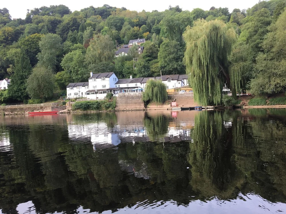 Ye Old Ferrie Inn