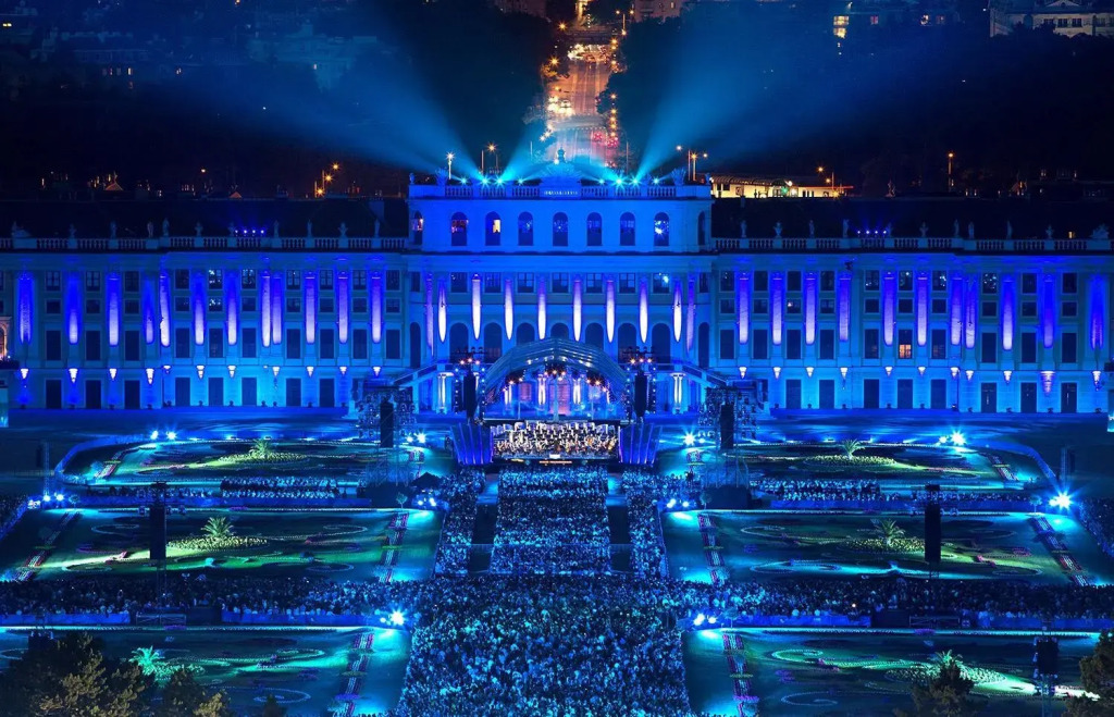 Ruby luxurious new 1 bedroom apartment with view of Schönbrunn Palace