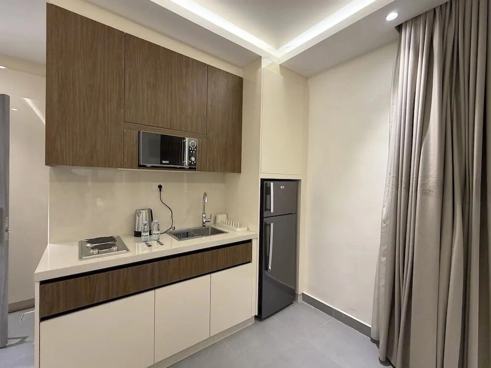 005 JRE Apartment With Stunning Boulevard Veiw