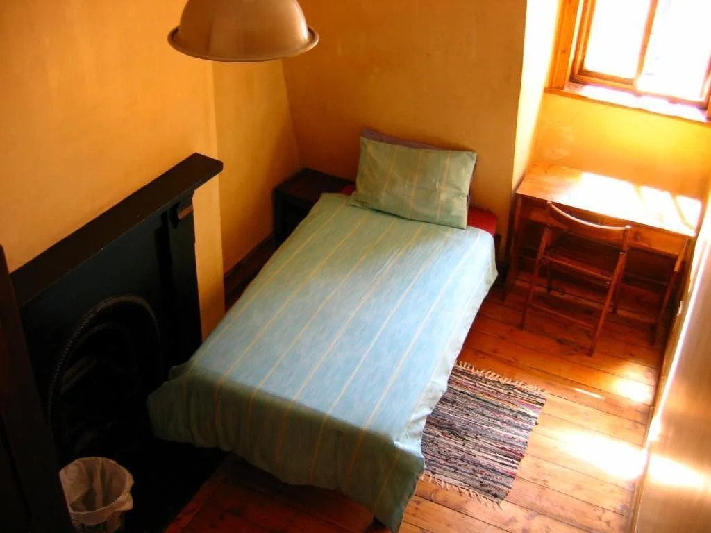 Carnival Court Backpackers - Hostel