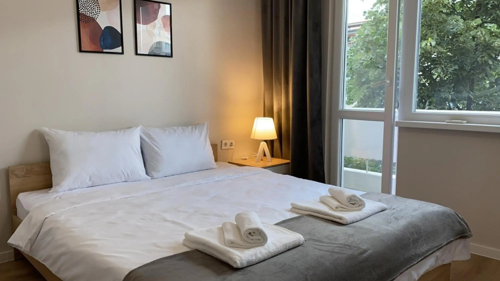Stylish Top Centre Apartment for 4 guests