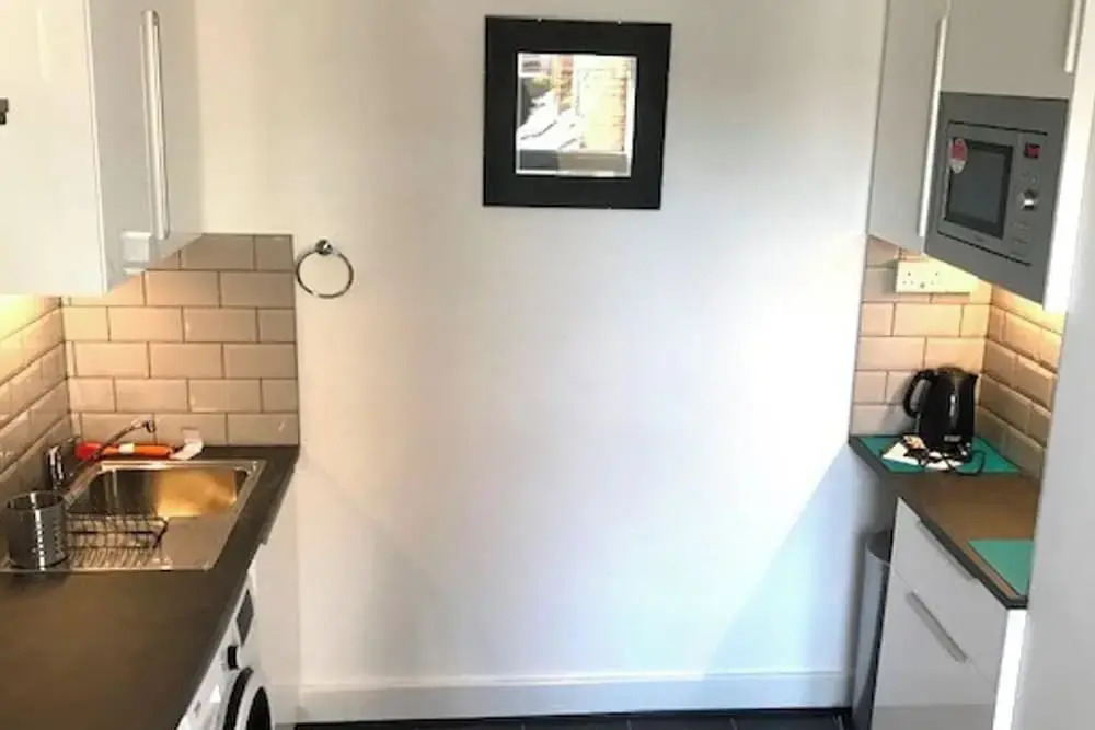 Cozy Quiet City Escape - Northampton Apartment
