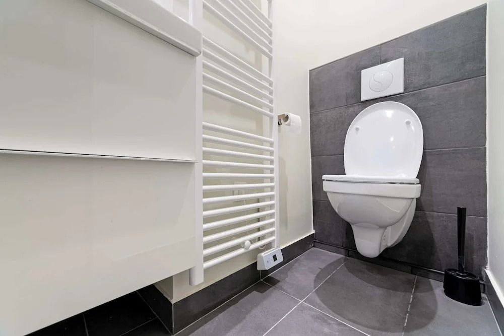 Bright and Modern Apt - 7 Mins to Notre Dame