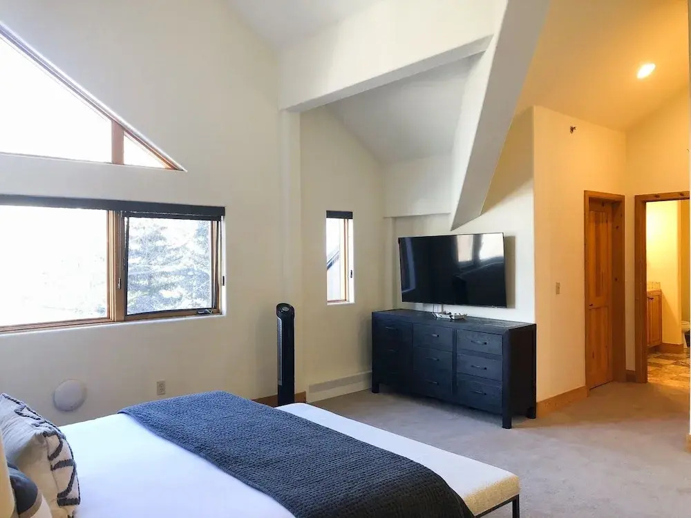 Bear Creek Lodge 407 4 Bedroom Condo by Alpine Lodging Telluride