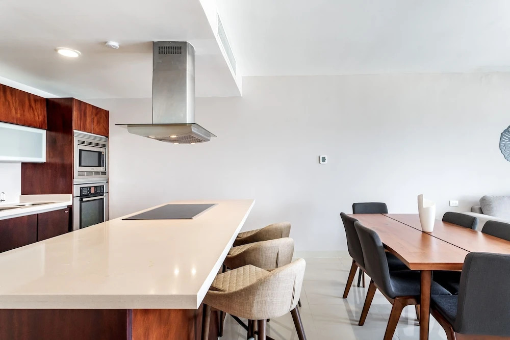 Casa Bali 2 Bedroom Condo by Redawning