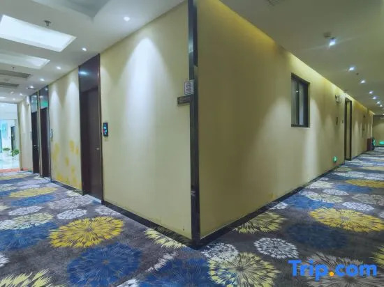 Edinburgh Hotel Guangzhou (Park Front Subway Station)