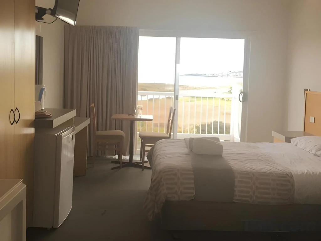 A Great Ocean View Motel
